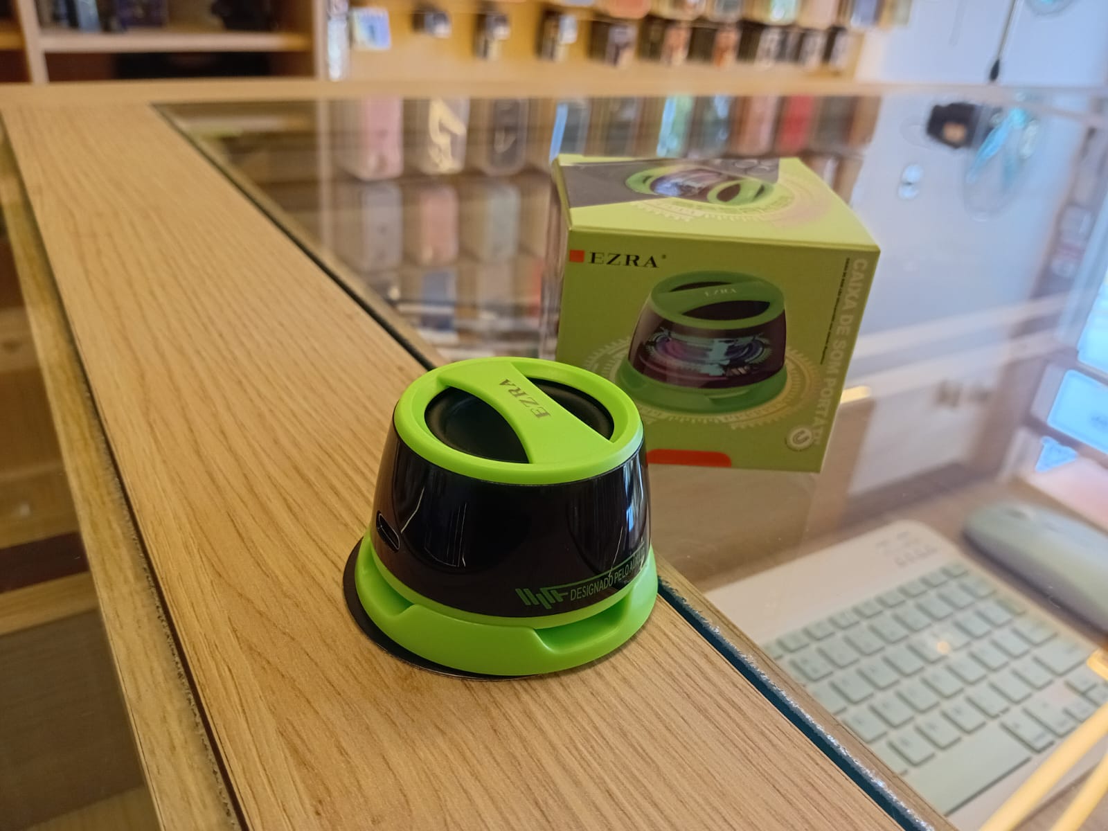 Mini Parlante EZRA con Imán